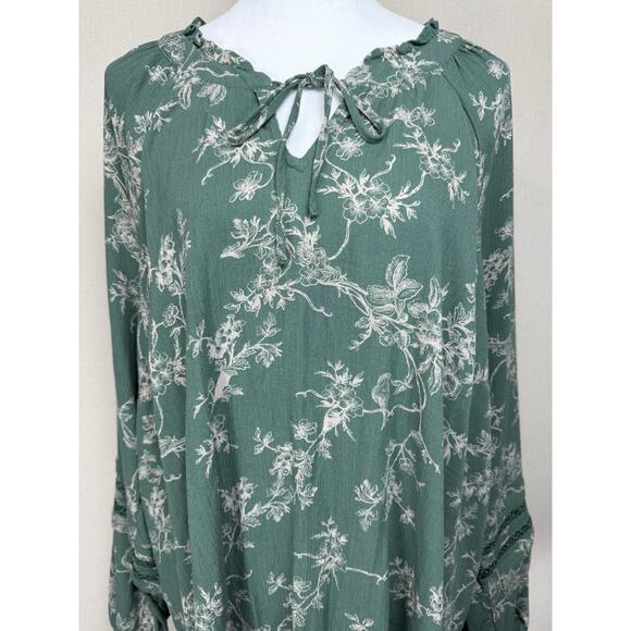 Torrid Women's Blouse Top Tunic Sz 1X? (No tag) Green Long Sleeves Floral Birds - Picture 2 of 13